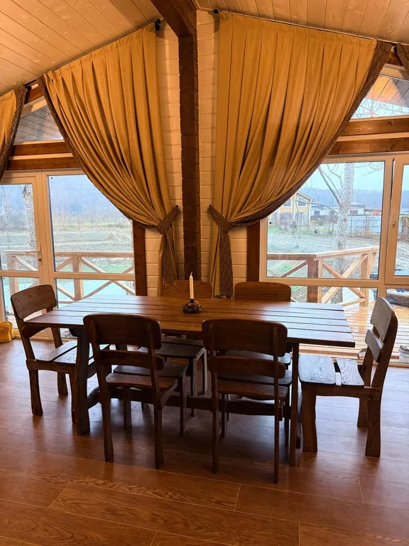 Шале в горах на берегу реки