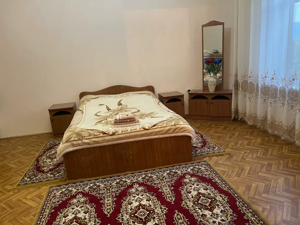 Гостевой домик Ругуджа с террасой и видом на горы и лес