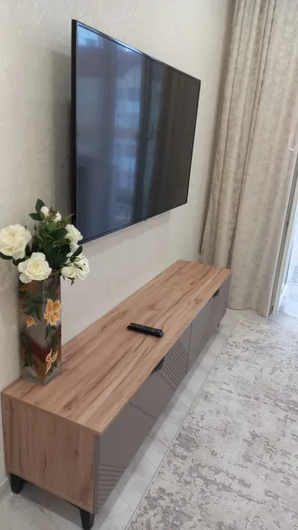 Квартира с магистральным фильтром, кухней-столовой и уютной спальней