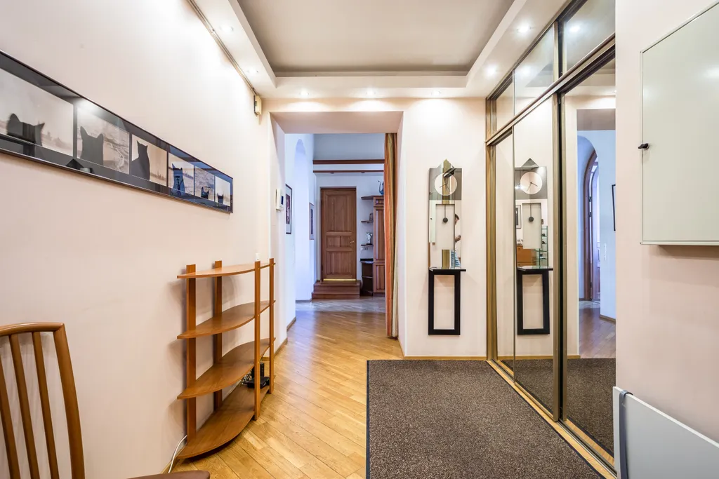 Двухуровневая квартира с видом на Неву по соседству с Эрмитажем