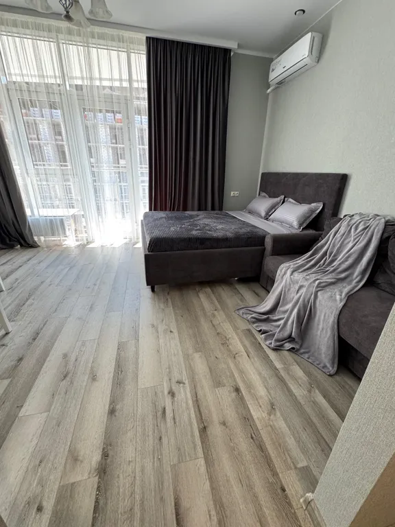 Большая студия с балконом и видом на горы