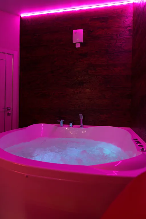 Love Loft апартаменты с огромной джакузи, телескопом и аудио системой