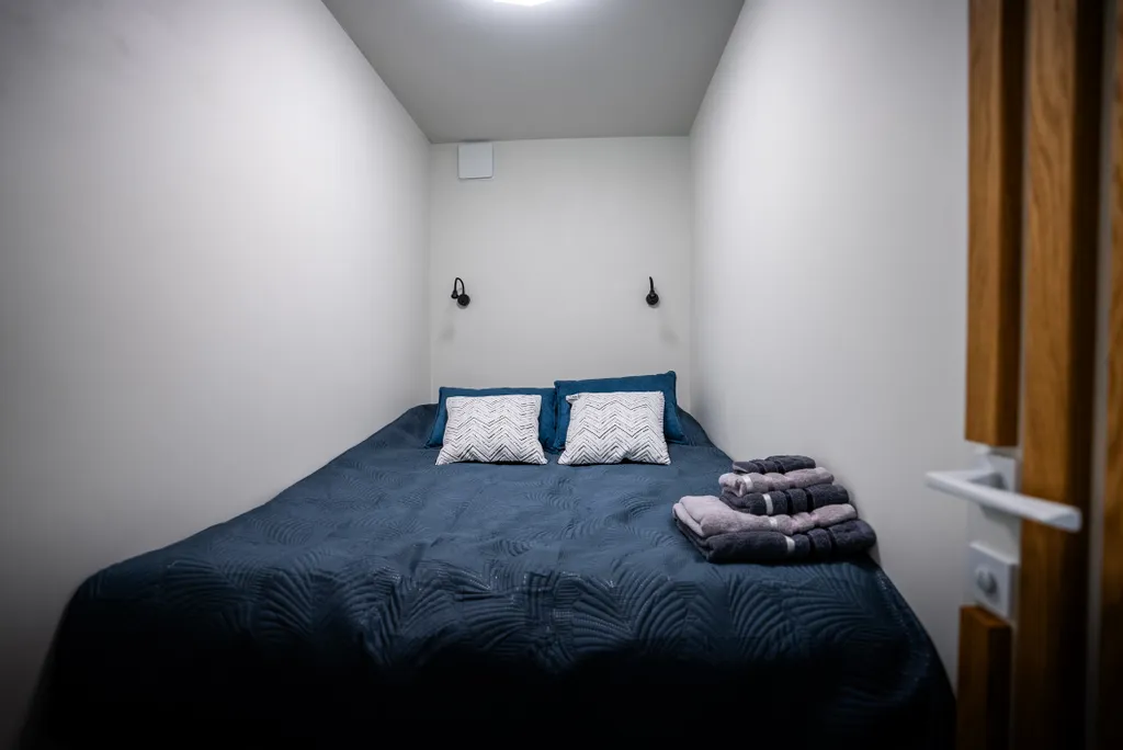 Наедине - дом в лесу