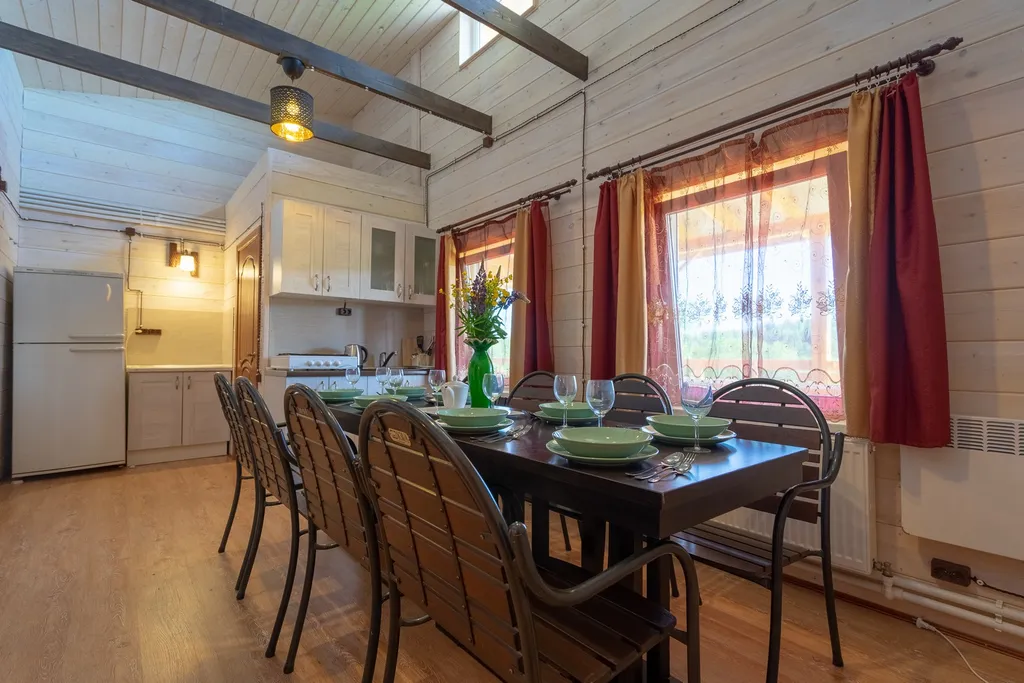 Коттедж Большой дом с террасой, баней на дровах и чаном в лесу на берегу реки — Старово