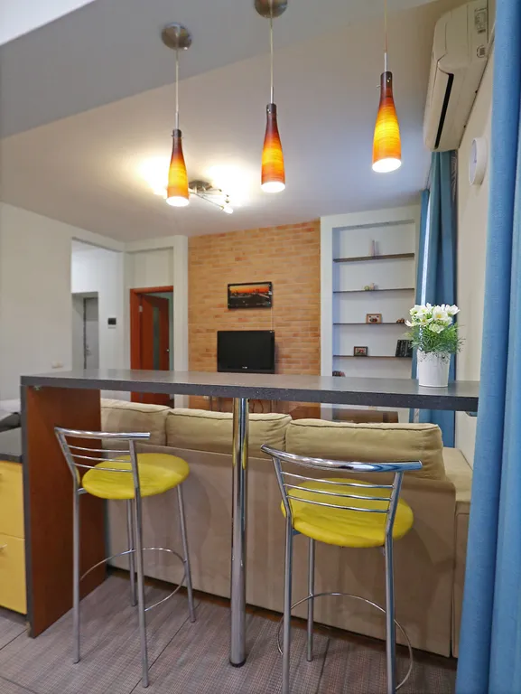 Уютная двухкомнатная квартира в центре с видом на Театральную Площадь