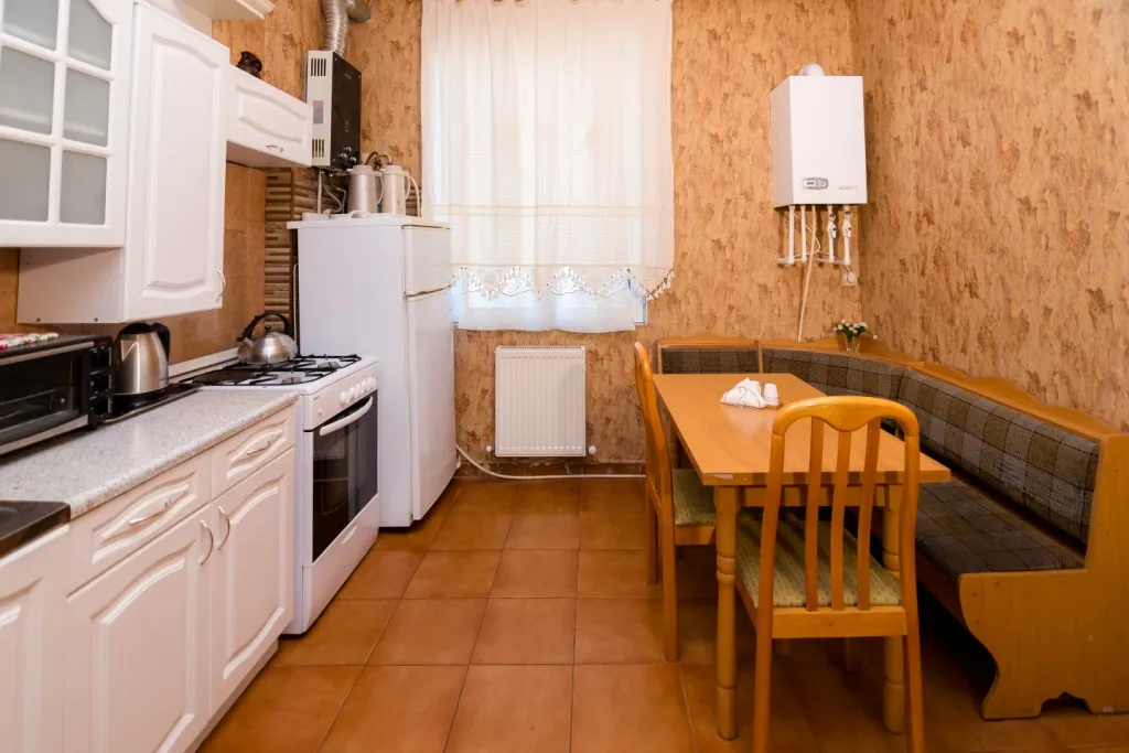 Трехкомнатная квартира с верандой в центре города