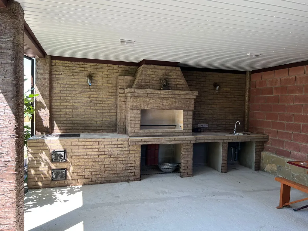 Уютный дом-этаж 5 комн.