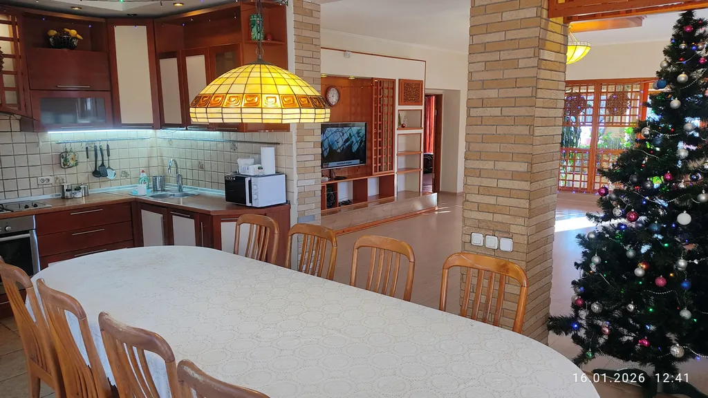 Уютный дом на опушке леса