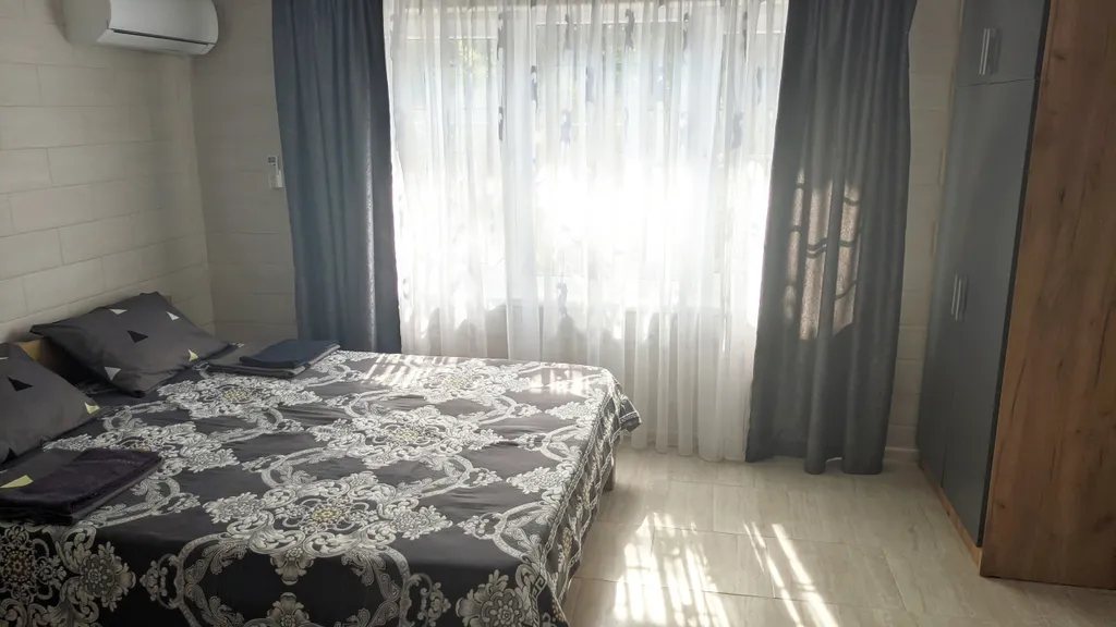 Квартира Квартира Трехместные комнаты с отдельным санузлом и душем — Сухум