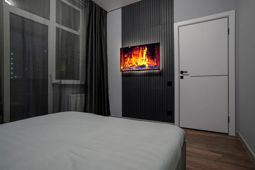 Luna Moscow — дизайнерская квартира с зеркальной мозаикой возле кровати