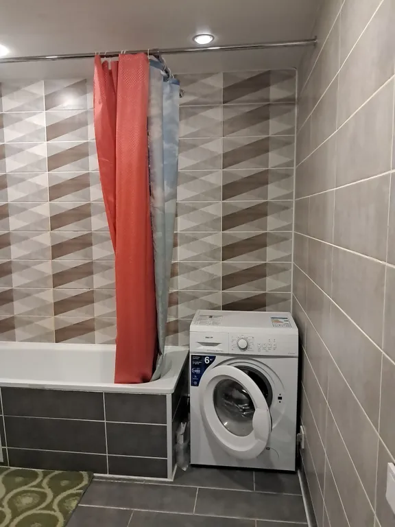 Двухкомнатная квартира недалеко от въезда в город со свежим ремонтом