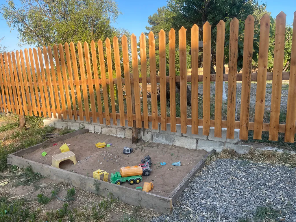 Уютный домик видом на город Дербент 5000 лет и на крепость Нарын-кала