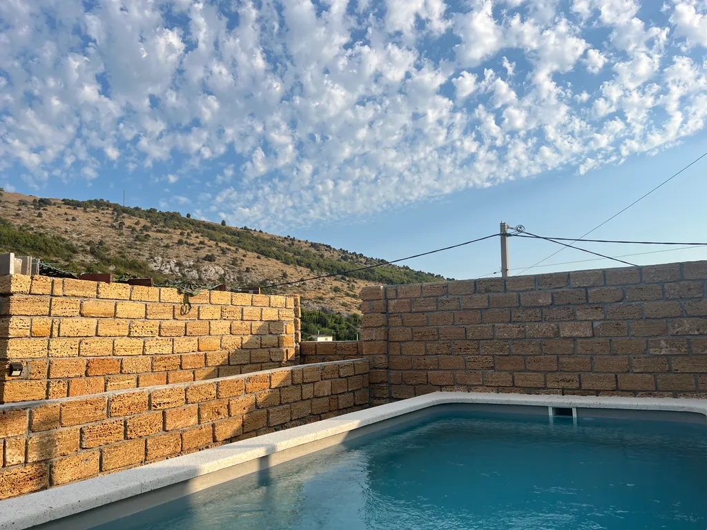 Уютный номер в доме  с беседкой и бассейном