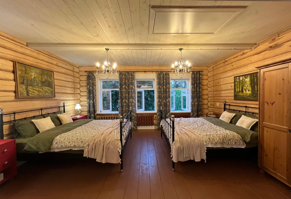 Брeвeнчатaя cтолeтняя изба