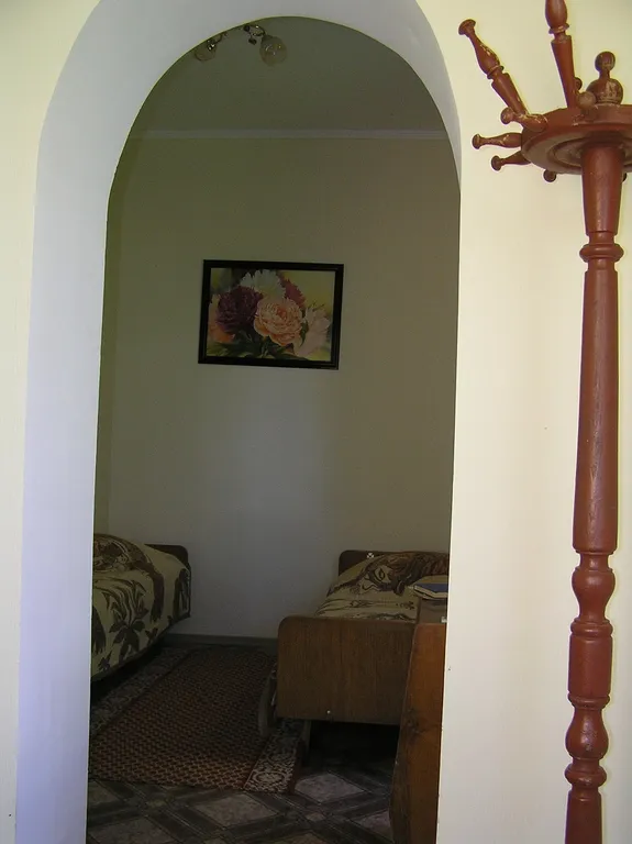 Дом в большом красивом закрытом дворе под ключ