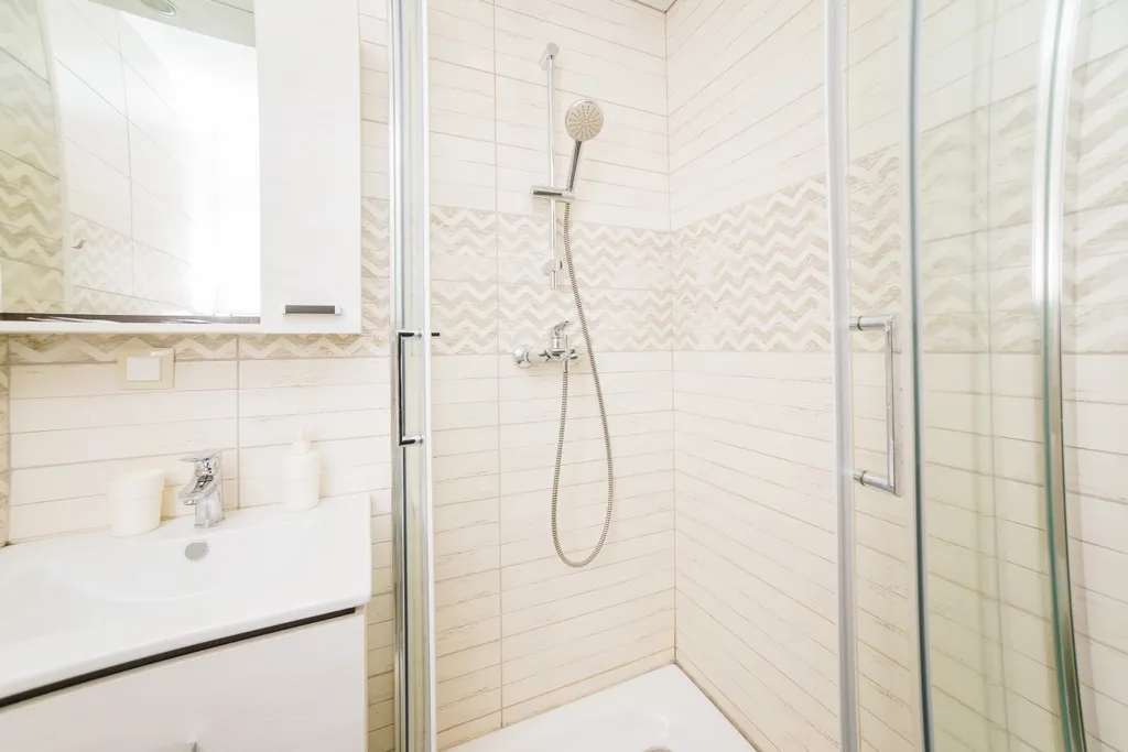 Апартаменты в горах, большая кровать