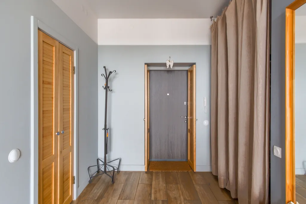 Дизайнерские апартаменты с панорамными окнами под крышей