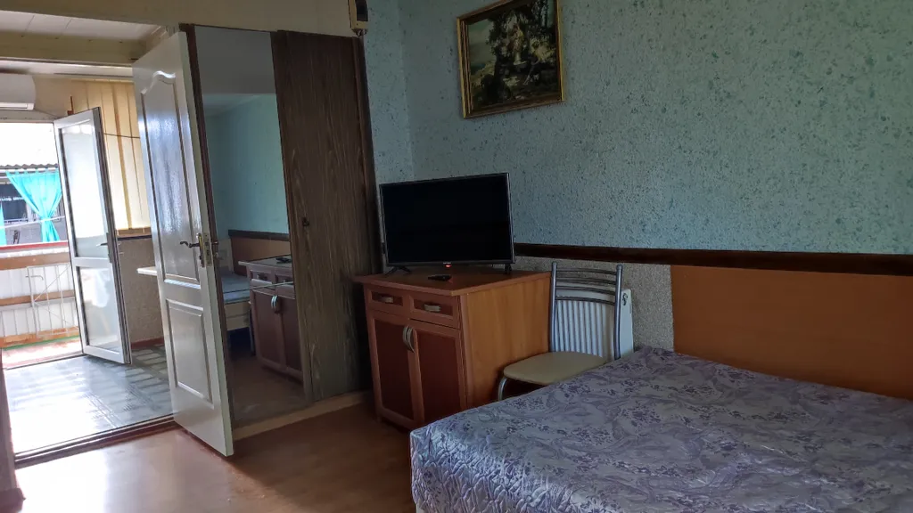 Коттедж Домик с балконом на 2 этаже — Евпатория