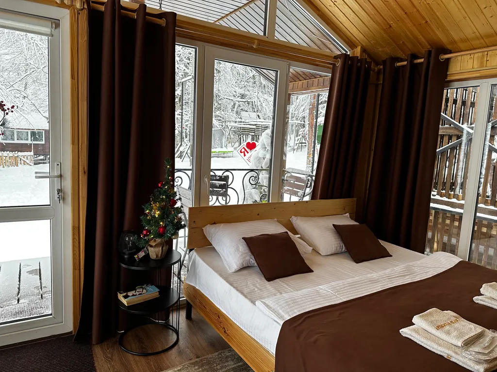 Уютный домик в чаще леса