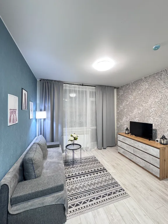 Уютная евродвухкомнатная квартира у Планеты