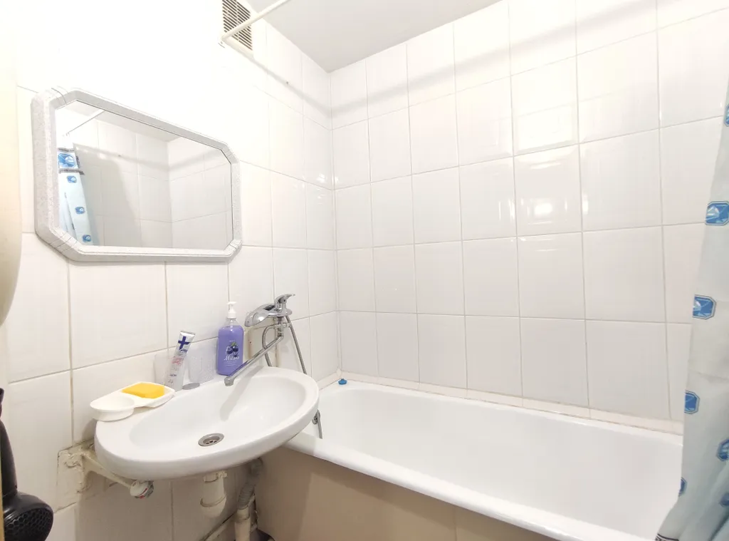 Квартира 3-комнатная квартира ochre apartament у Нефтегазового университета — Тюмень