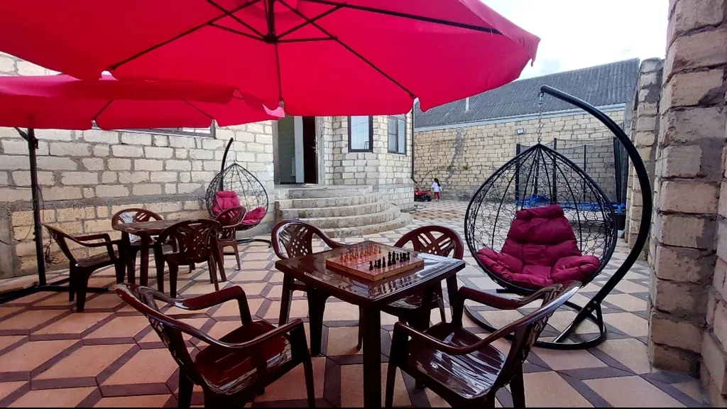 Дом с беседками