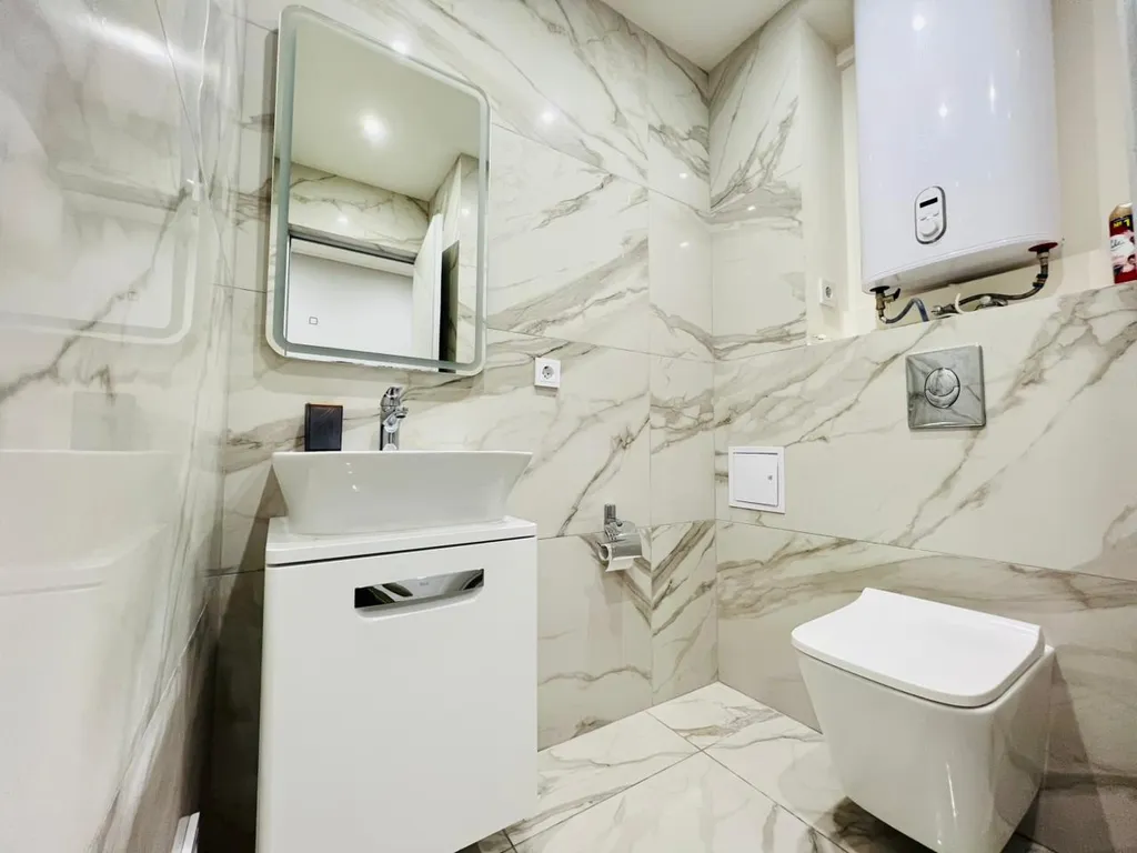 Двухуровневая квартира с бассейном на территории