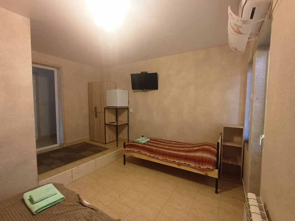 3х-местная комната в центре с балконом и видом на горы