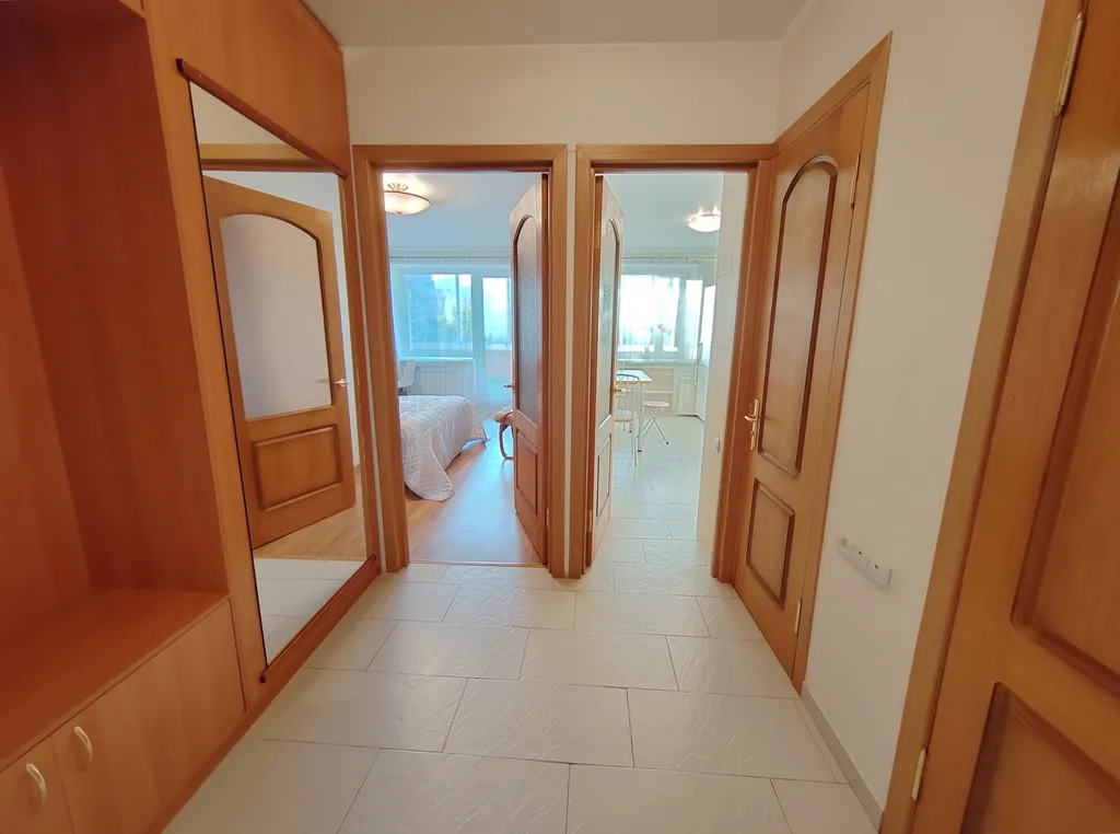 Около музея космонавтики с видом на памятник 600-летию Калуги