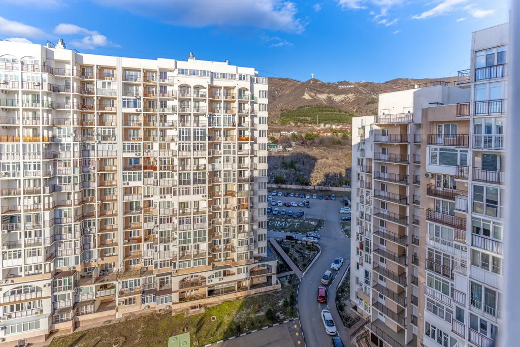 Квартира Двухкомнатная квартира класса комфорт с панорамным остеклением ветер гор — Геленджик