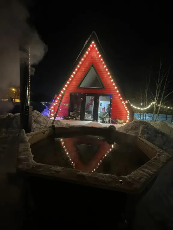 Просторный и уютный А-фрейм Scarlet House