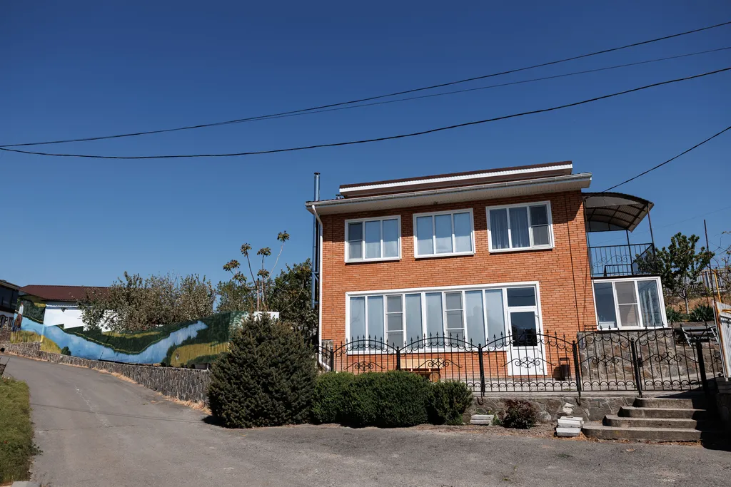 Дом на берегу Дона в этнохуторе Старозолотовский