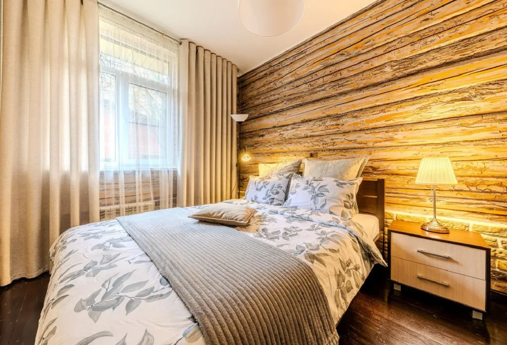 Уютный загородный коттедж у пруда с камином и террасой