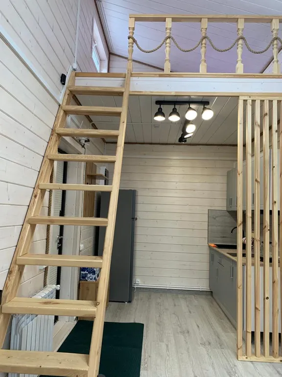 Уютный домик на берегу реки