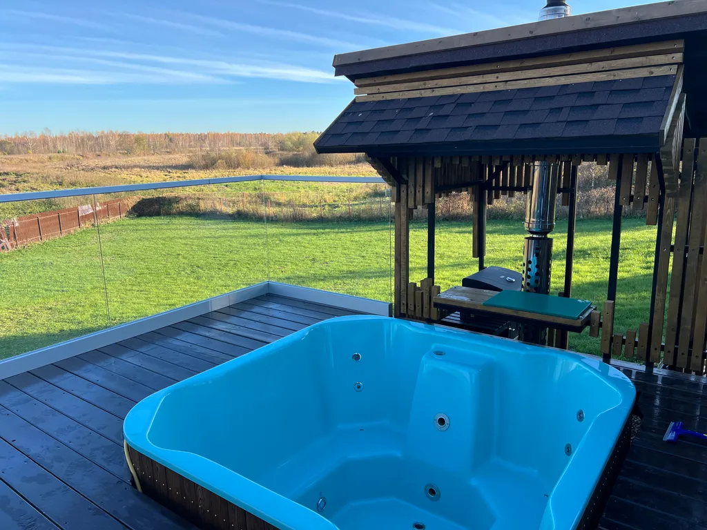 Уютный дом с видом на реку