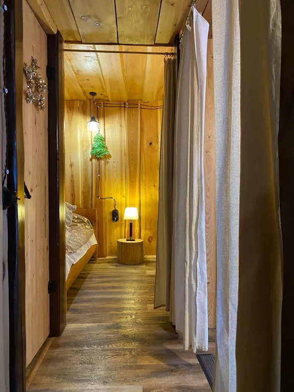 Коттедж Атмосферный Лесной домик, баня на дровах, чан на берегу реки в лесу — Старово