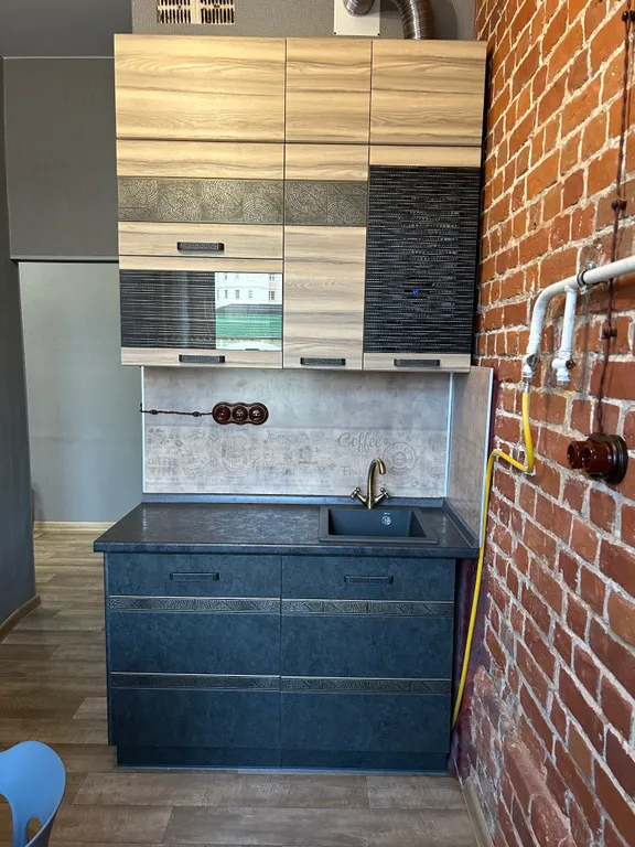 Уютный лофт с историческим балконом на главной улице