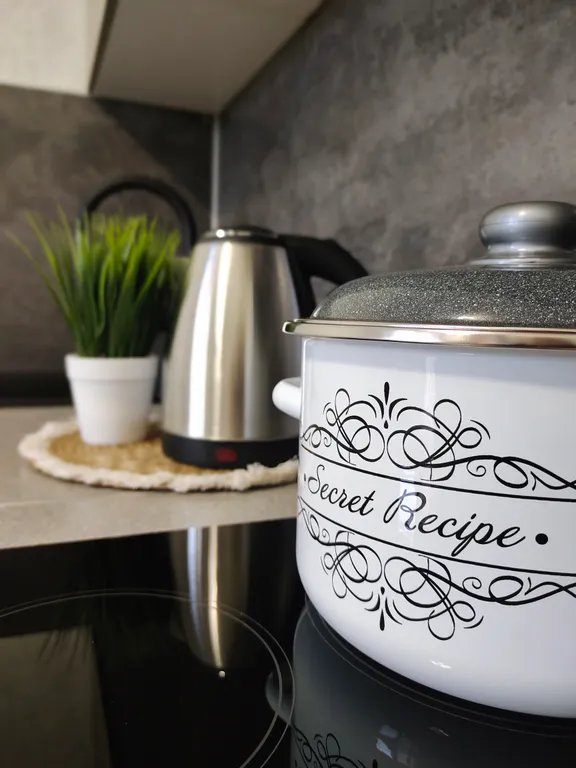 Уютная студия в новом доме с красивым видом из окна