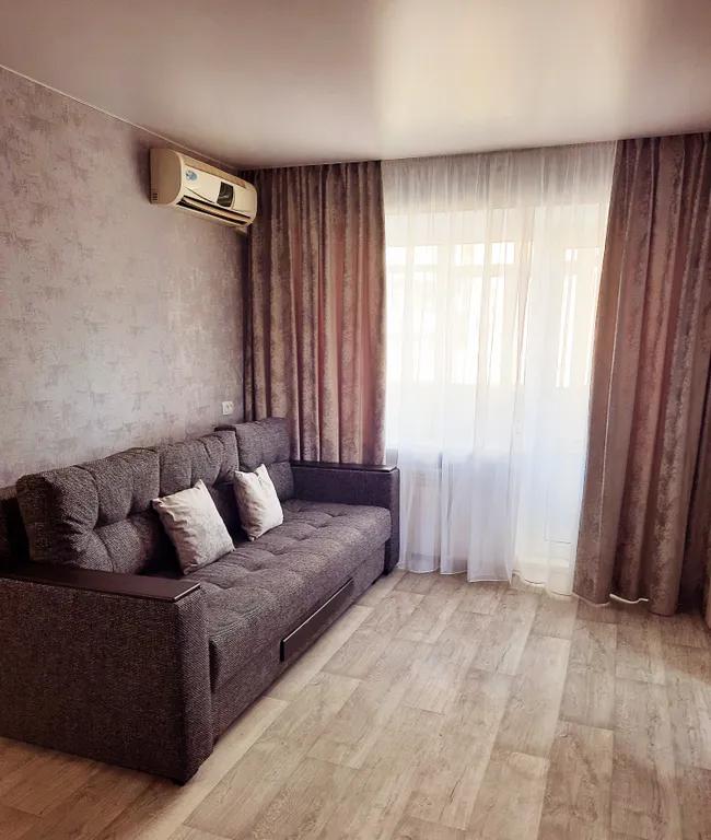 Квартира с евроремонтом в центре города, с видом на Волгу и ресторан