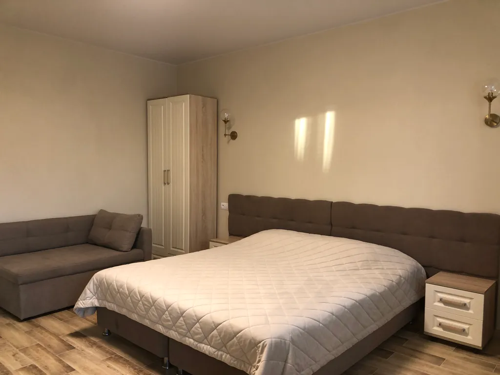 Квартира Комната с отдельной кухней, балконом — аренда посуточно в Миндальное