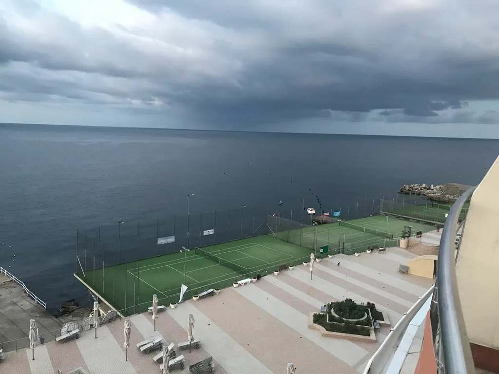 Апарт в Ласпи с террасой, 3 спальни, кухня, у самого моря, для 4-5 человек