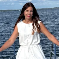 Елена Янушевская