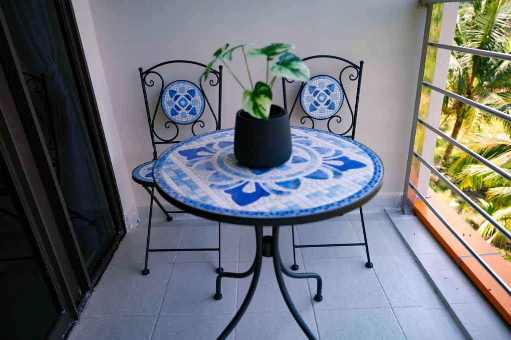 Квартира с большим бассейном и теннисным кортом рядом с пляжем