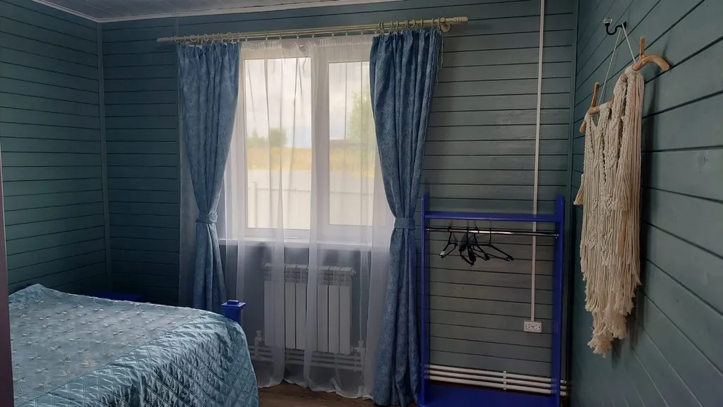 Современный дом с видом на лес