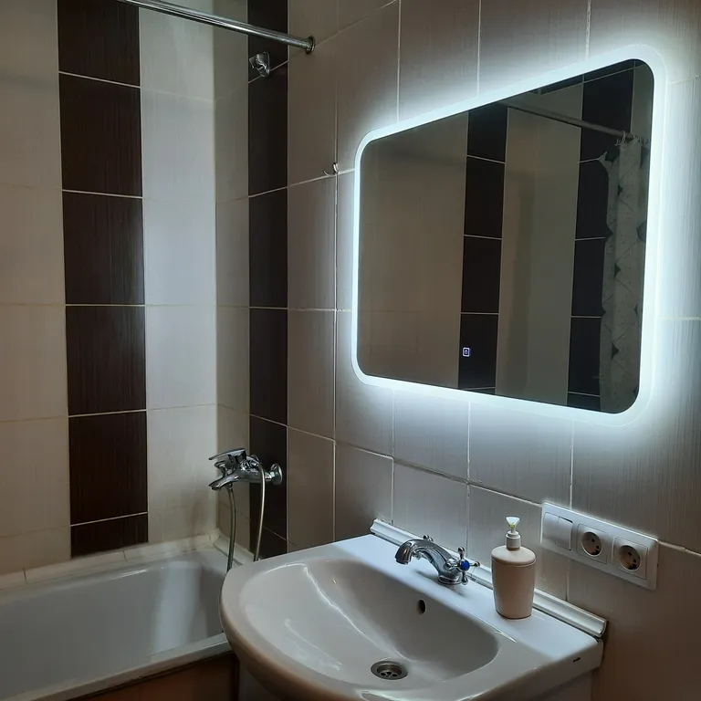 Уютная двухкомнатная квартира в центре с видом на набережную города