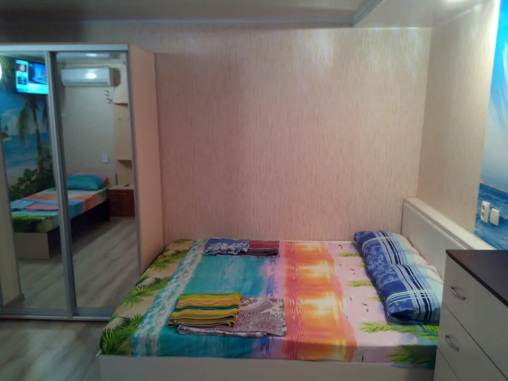 Дом у моря и парка фрунзе