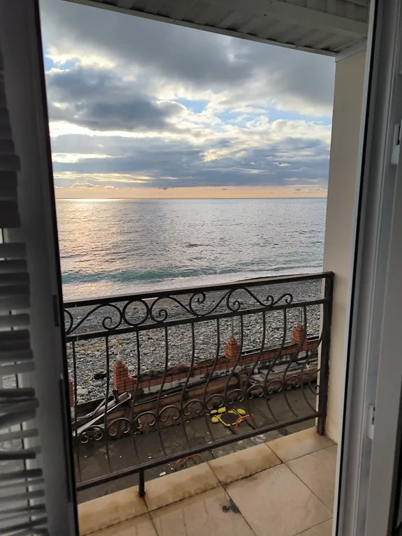 Эллинг на берегу