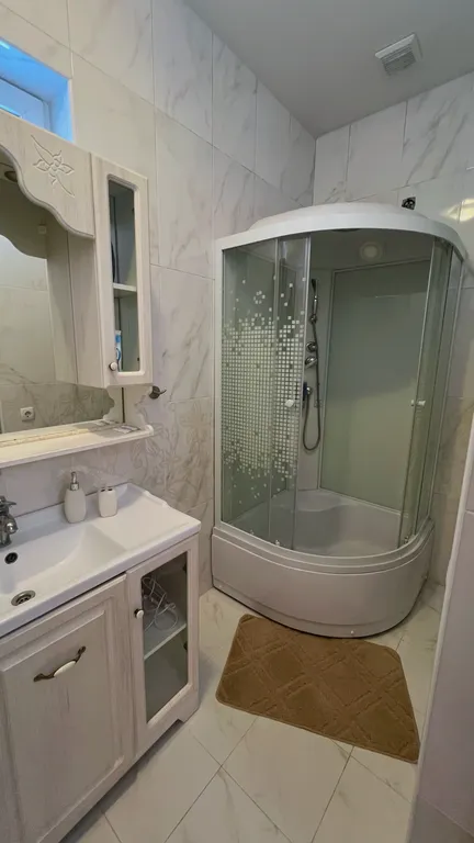 Шикарный дом в центре города с баней и бассейном