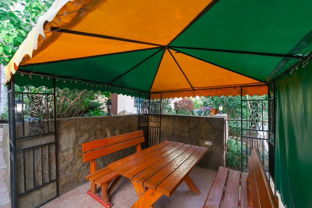 Уютные апартаменты с двориком в центре города