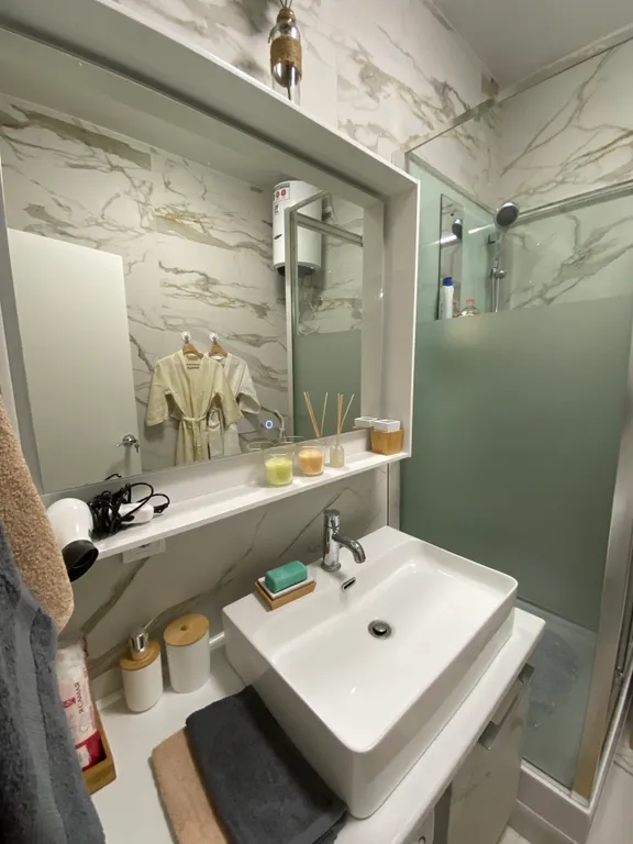 Студия в стиле Сканди с видом на Кремль